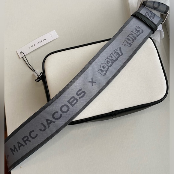 NWT Marc Jacobs Looney toons Bugs Bunny Camera Bag Crossbody - Picture 4 of 8